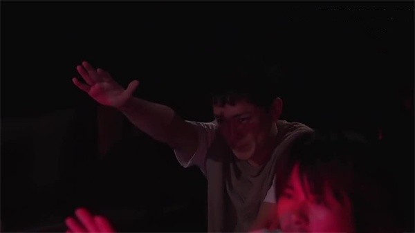 AI热巴挑逗游戏：点谁就操谁！