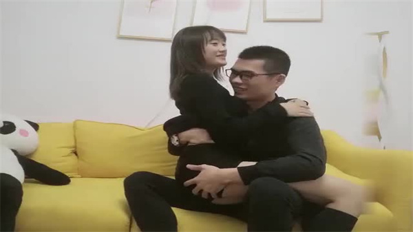 高价网约00后极品嫩妹！清纯学生妹酒店开房激情开操，嫩穴紧致插到喷水！